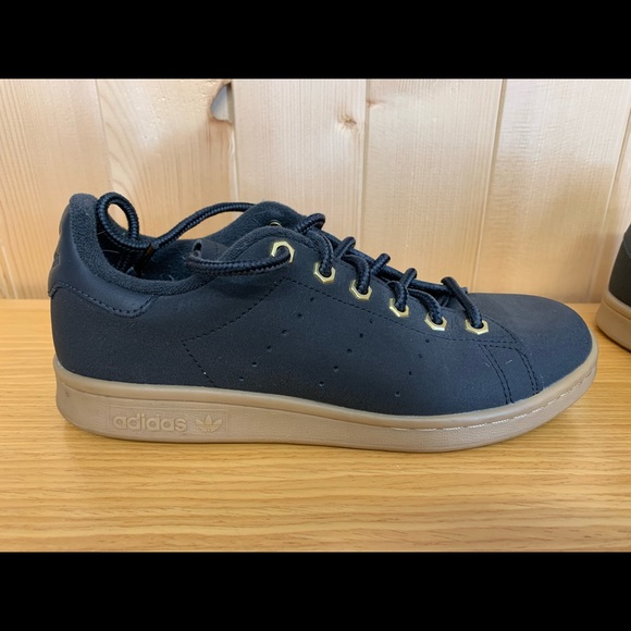 US 5 Adidas Stan Smith Gym Shoes Sneakers - Picture 4 of 11